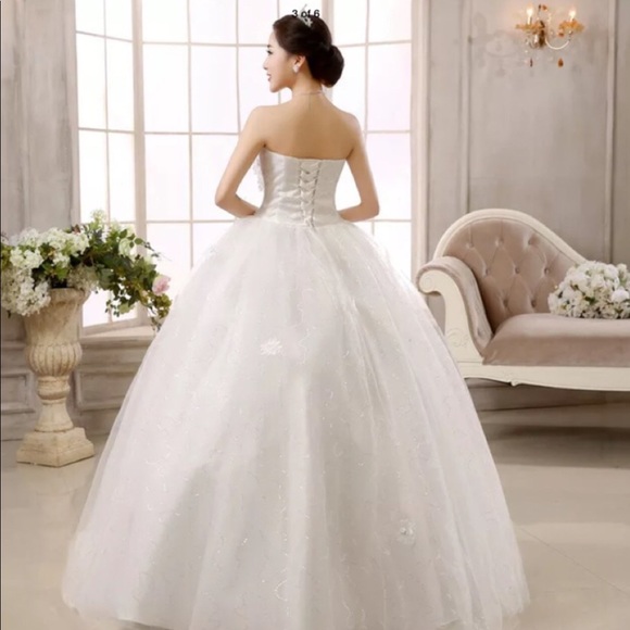 NWT beautiful princess style wedding dress - Picture 2 of 8